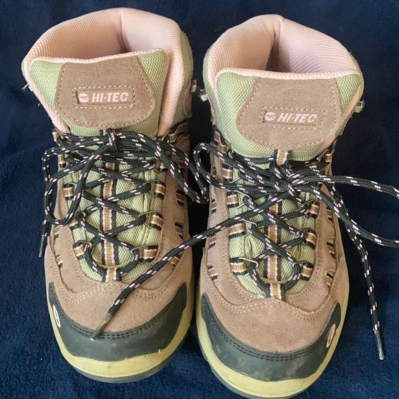NWOT Women’s Hi-Tec Bandera Mid Waterproof Cold Weather Boot Size 7 - Picture 1 of 8